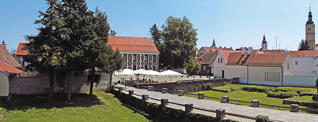 Pogled na Stančićev trg s palačom Sermage